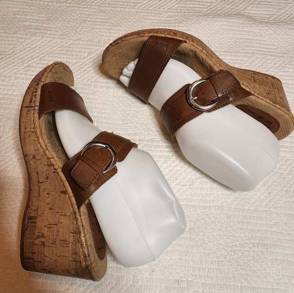BOC leather wedge sandals. - Picture 10 of 16